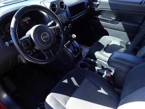 Used 2014 Jeep Patriot Latitude AWD/4WD image 10