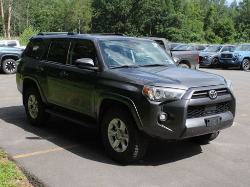 Used 2022 Toyota 4Runner SR5 AWD/4WD image 3