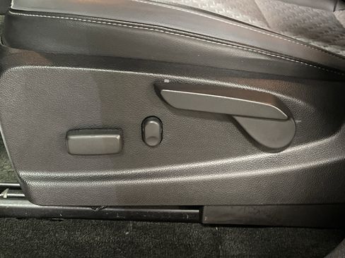 Used 2018 Chevrolet Colorado Z71 image 12