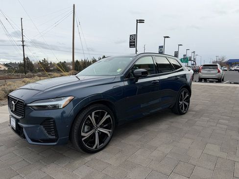 Used 2024 Volvo XC60 T8 Ultimate w/ Climate Package image 4