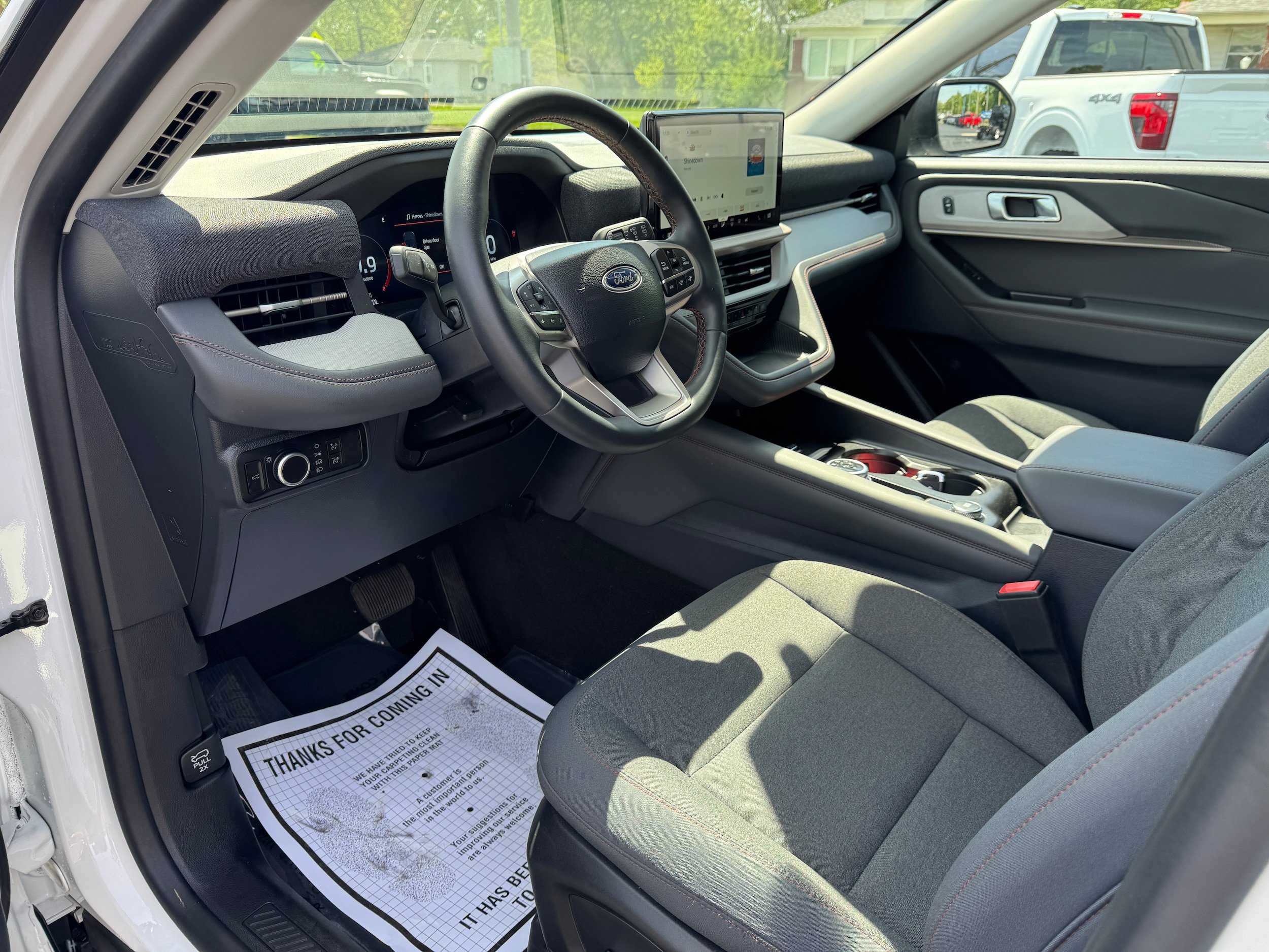 Used 2025 Ford Explorer Active RWD image 11