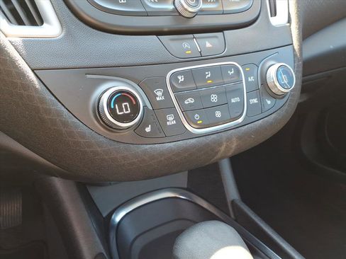 Used 2024 Chevrolet Malibu LT FWD image 19