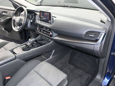 Used 2025 Nissan Rogue SV FWD image 27