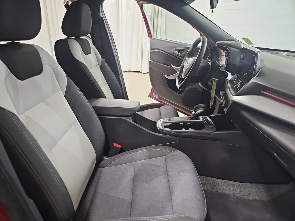Certified 2024 Chevrolet Trax RS FWD image 13