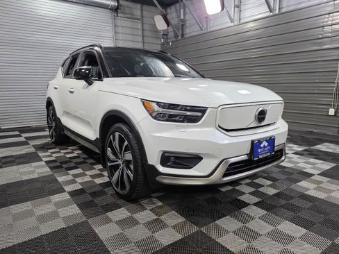 Used 2021 Volvo XC40 P8 Recharge w/ Advanced Package image 4
