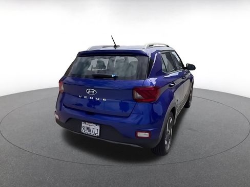 Used 2025 Hyundai Venue SEL FWD image 15