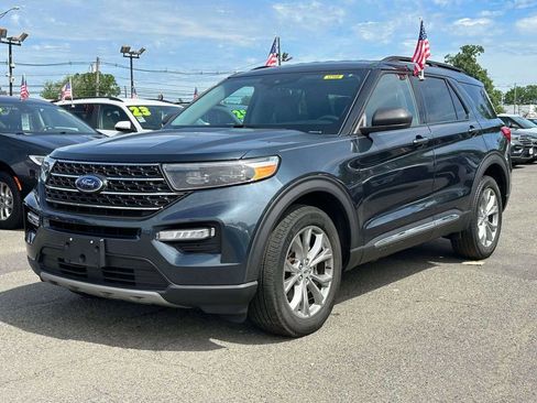 Used 2023 Ford Explorer XLT w/ Equipment Group 202A AWD/4WD image 2