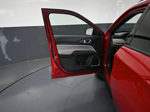 Used 2024 Jeep Compass Latitude w/ Altitude Special Edition image 24