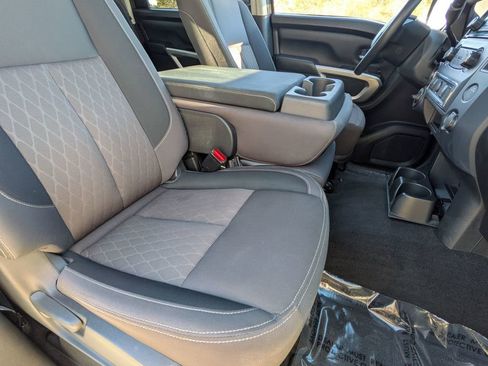 Used 2024 Nissan Titan SV image 32