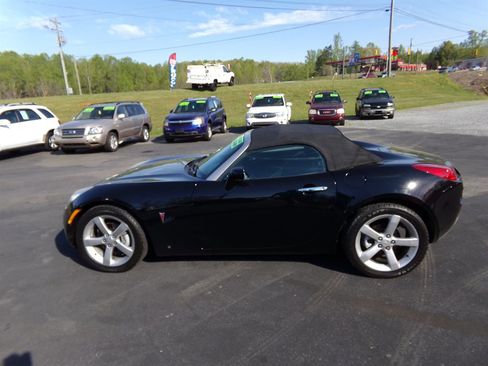 Used 2007 Pontiac Solstice Convertible image 1