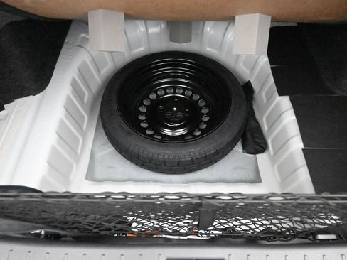 New 2025 Nissan Versa SR w/ Trunk Package image 15