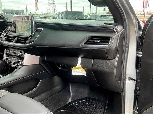 Used 2023 GMC Yukon XL SLT w/ SLT Luxury Package AWD/4WD image 19