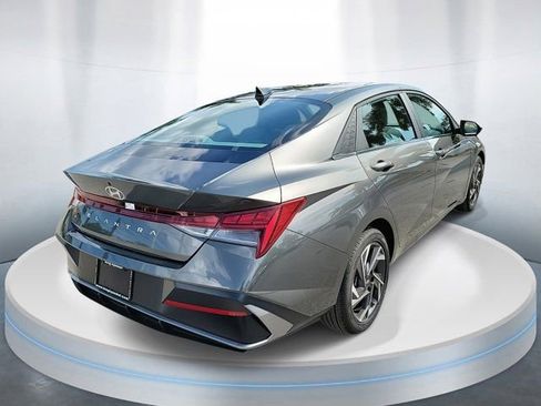 New 2025 Hyundai Elantra SEL FWD image 4