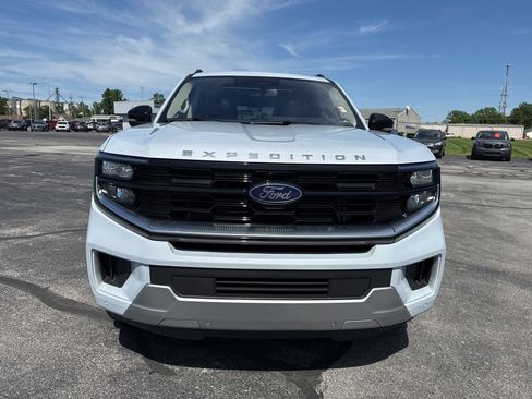 Used 2025 Ford Expedition Platinum AWD/4WD image 4