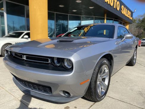 Used 2016 Dodge Challenger SXT image 4