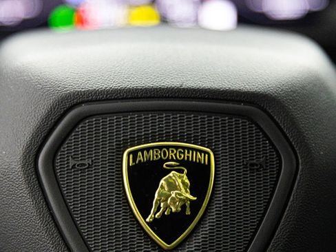 Used 2021 Lamborghini Urus image 28