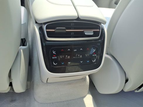 Used 2023 Mercedes-Benz EQS 580 4MATIC Sedan w/ Manufactur Interior Package image 19