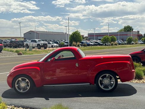 Used 2005 Chevrolet SSR w/ Preferred Equipment Group RWD image 26