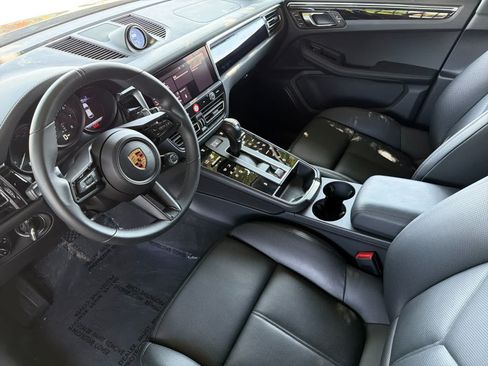 Used 2026 Porsche Macan AWD/4WD image 4
