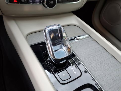 Used 2023 Volvo XC60 B5 Ultimate w/ Climate Package FWD image 25