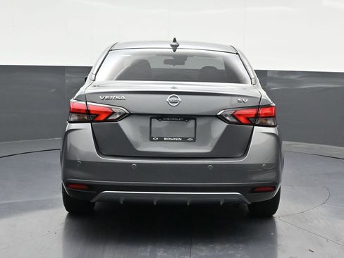 Used 2021 Nissan Versa SV FWD image 4