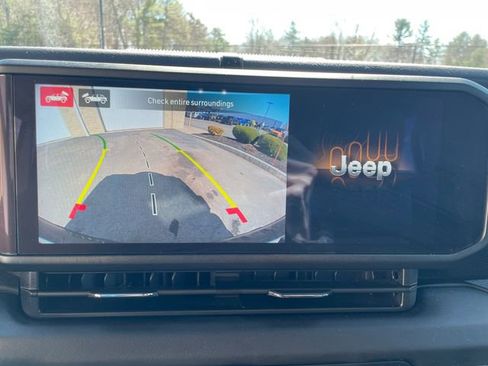 Used 2025 Jeep Wrangler Unlimited Rubicon w/ Steel Bumper Group AWD/4WD image 31