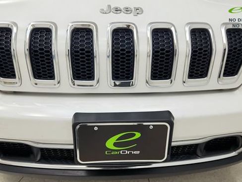 Used 2016 Jeep Cherokee Limited w/ Luxury Group FWD image 22
