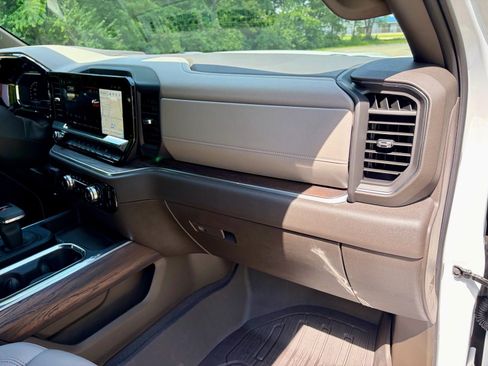Used 2025 GMC Sierra 1500 SLT w/ SLT Convenience Package AWD/4WD image 19