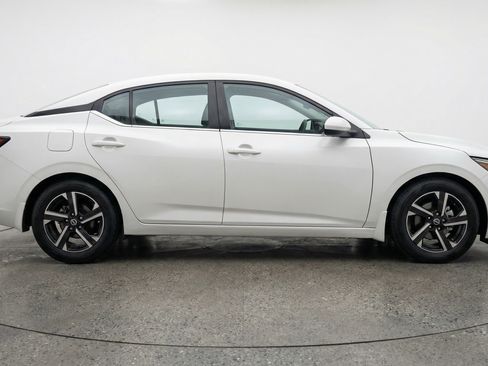 Used 2025 Nissan Sentra SV FWD image 11