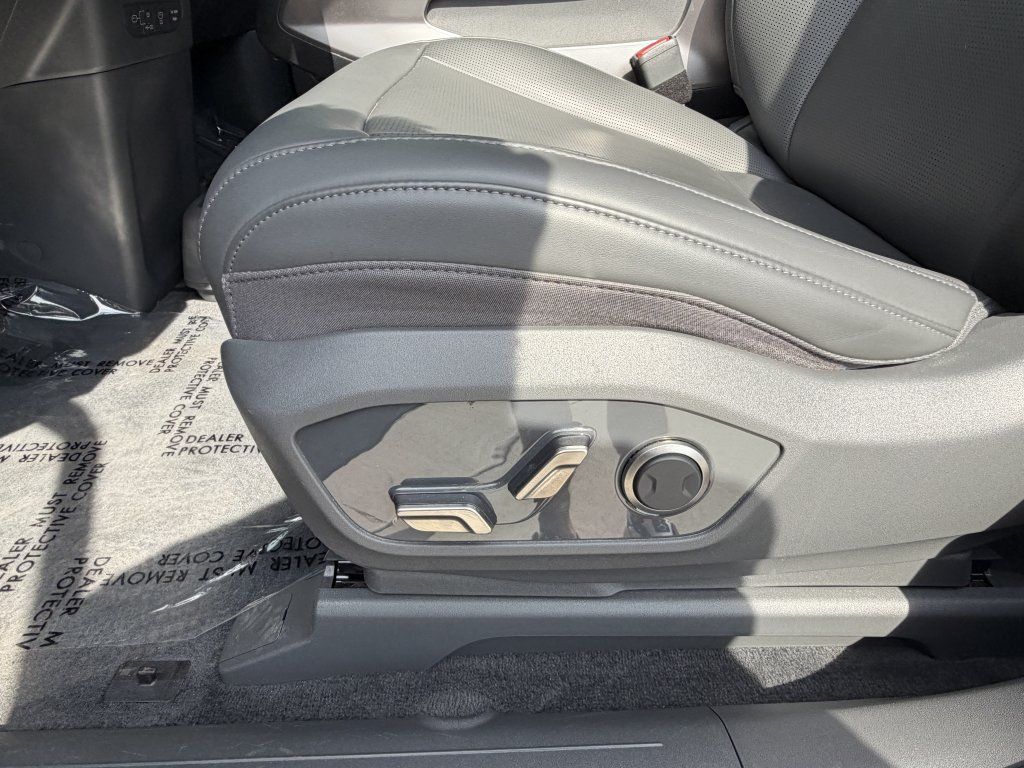 Used 2024 Kia EV9 Light RWD image 29