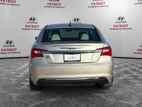 Used 2013 Chrysler 200 LX image 4