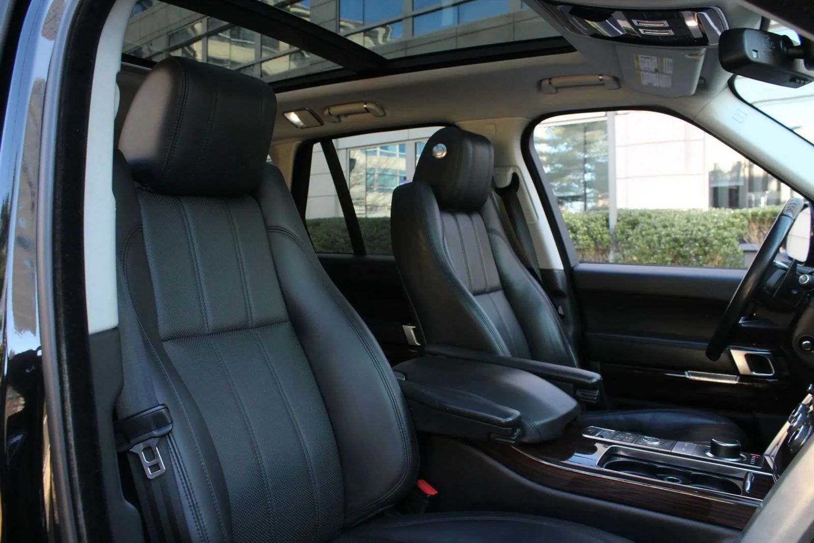 Used 2015 Land Rover Range Rover Supercharged AWD/4WD image 34