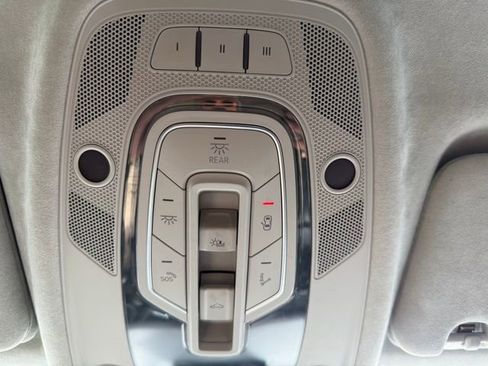 Used 2017 Audi Q7 3.0T Prestige image 34