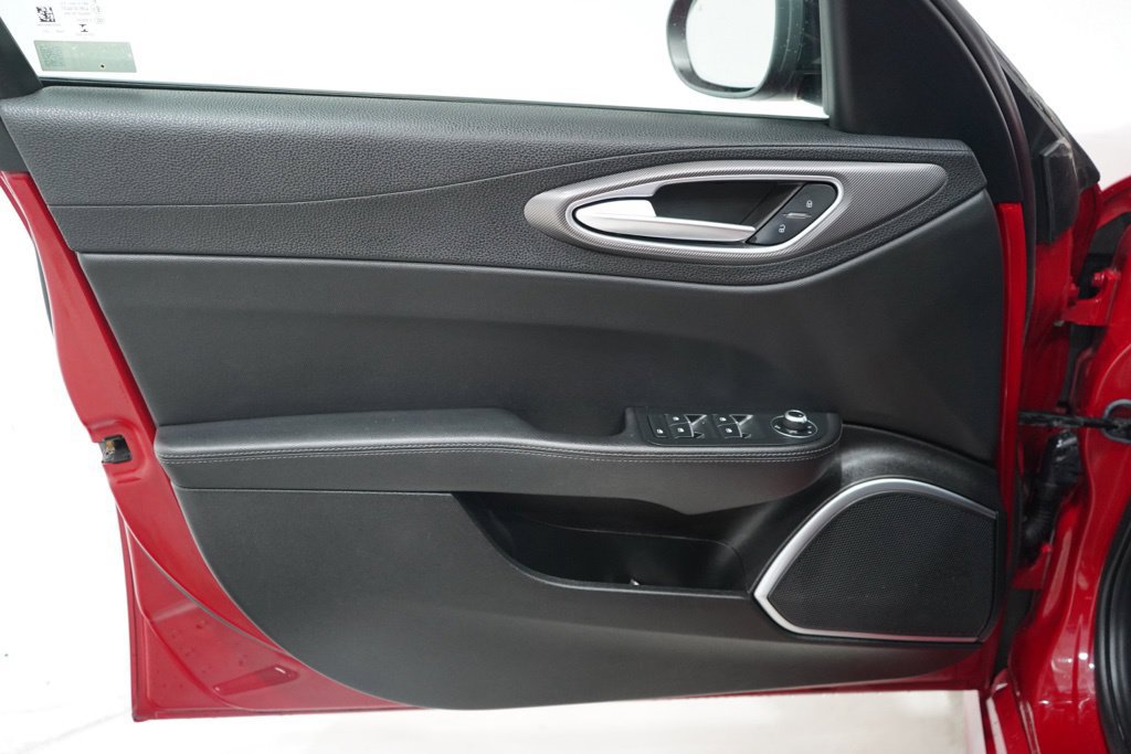 Used 2022 Alfa Romeo Giulia Veloce RWD image 19