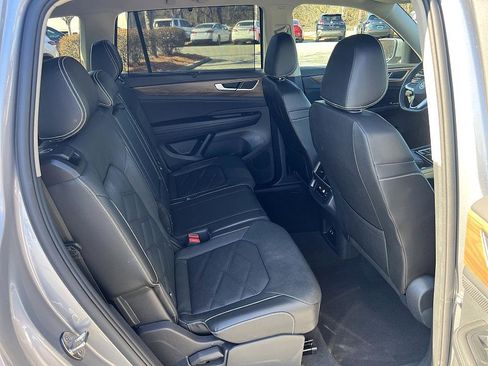 Used 2025 Volkswagen Atlas SE image 16