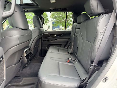 Used 2024 Lexus LX 600 4WD w/ Appearance Package image 17