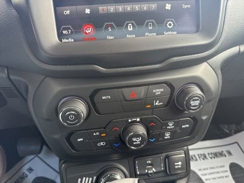 Used 2023 Jeep Renegade Trailhawk AWD/4WD image 18