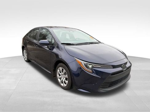 Used 2025 Toyota Corolla LE image 18