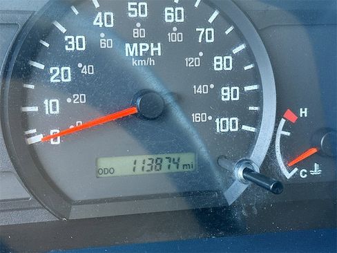 Used 2018 Isuzu NPR HD image 15