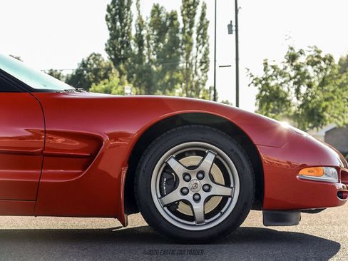 Used 2000 Chevrolet Corvette Coupe w/ Lighting Pkg RWD image 11