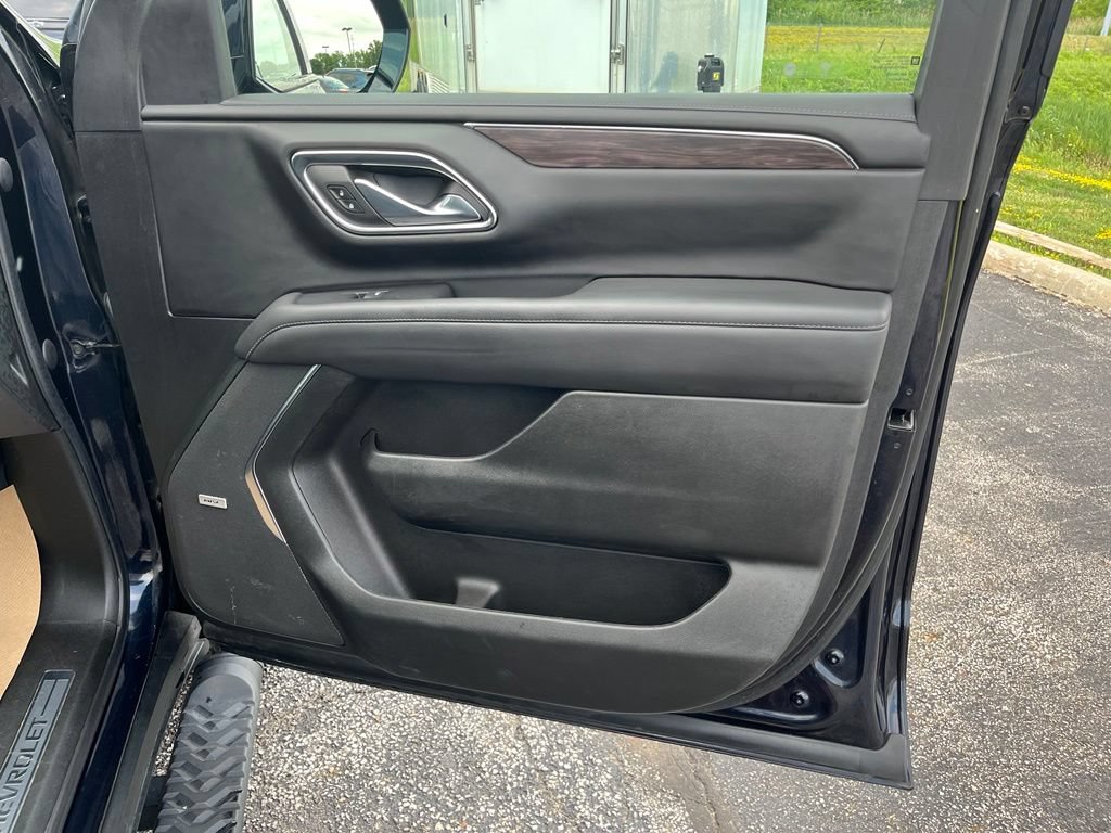 Certified 2023 Chevrolet Tahoe Z71 w/ Luxury Package AWD/4WD image 19