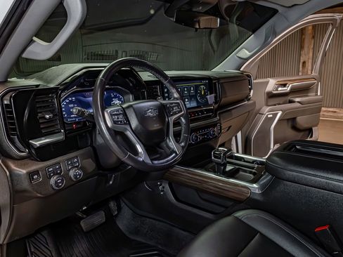 Used 2022 Chevrolet Silverado 1500 LT Trail Boss w/ LT Trail Boss Premium Package image 12