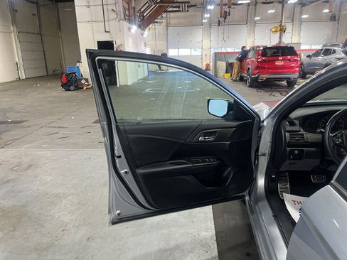 Used 2017 Honda Accord Sport image 18