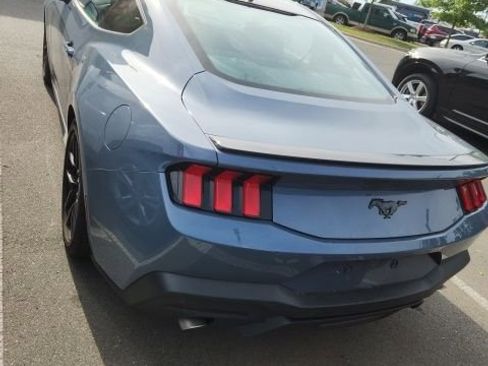 Used 2025 Ford Mustang Coupe RWD image 4