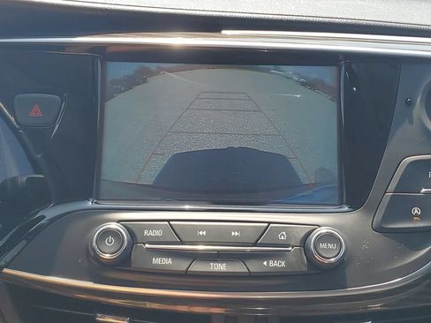 Used 2019 Buick Envision Essence FWD image 18