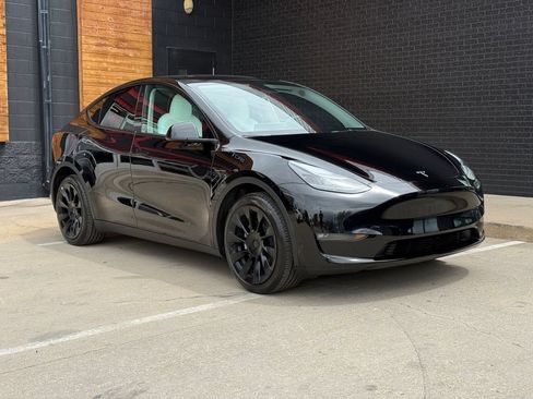 Used 2023 Tesla Model Y Long Range AWD/4WD image 10