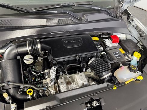 Certified 2024 Jeep Compass Latitude image 34