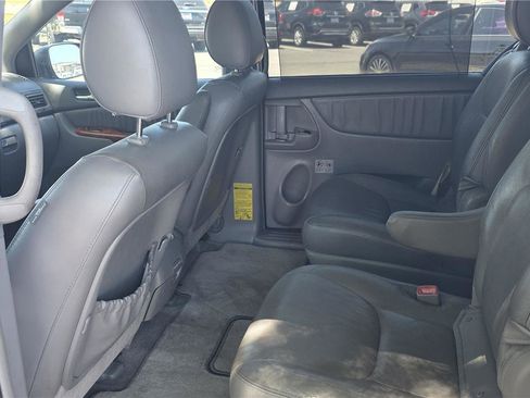 Used 2009 Toyota Sienna XLE FWD image 15