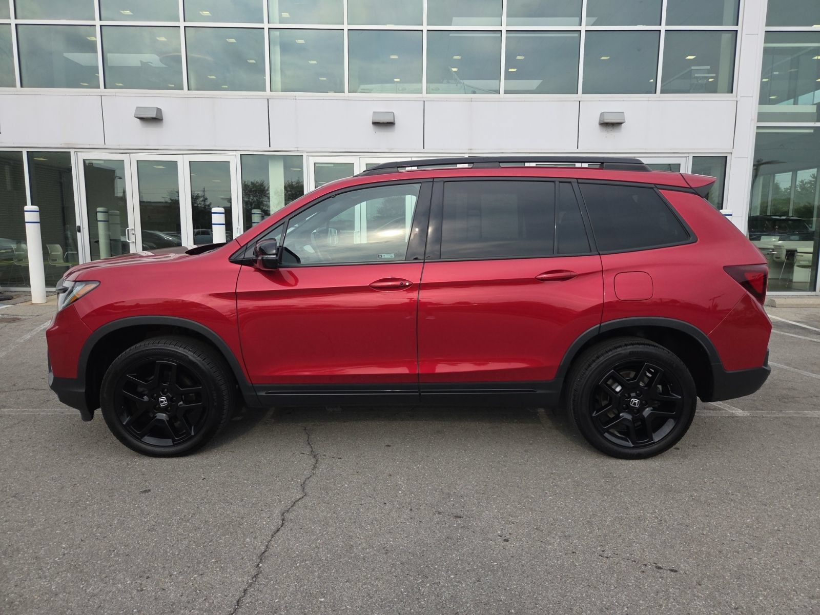 Used 2024 Honda Passport Black Edition image 12