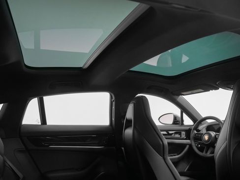 Certified 2025 Porsche Panamera 4 image 25